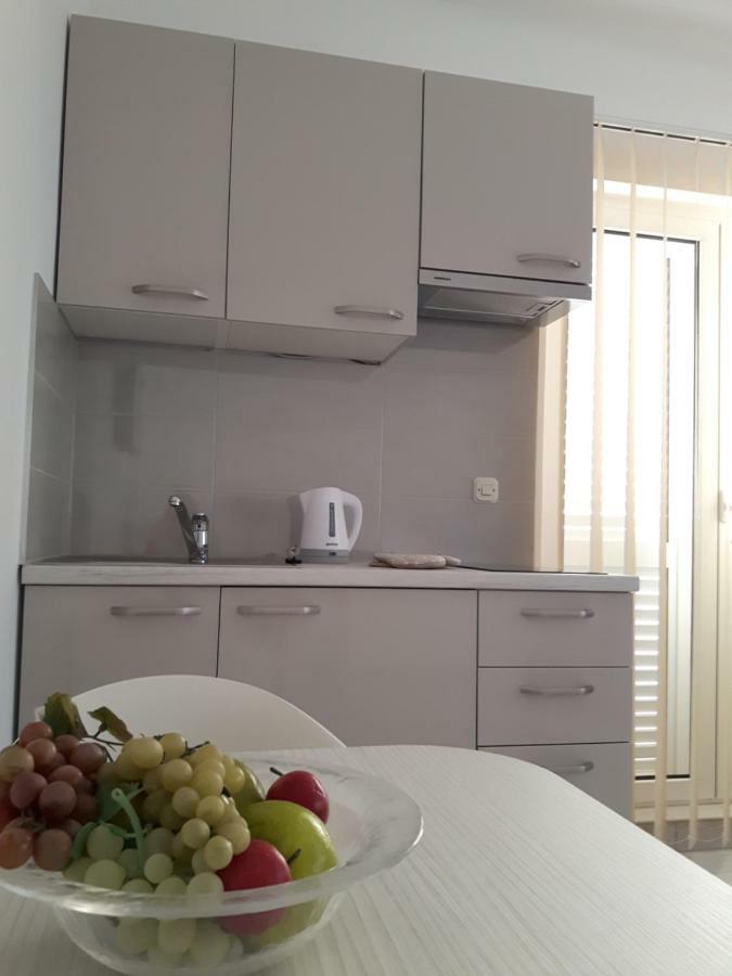 Apartments Nika Трогир Екстериор снимка