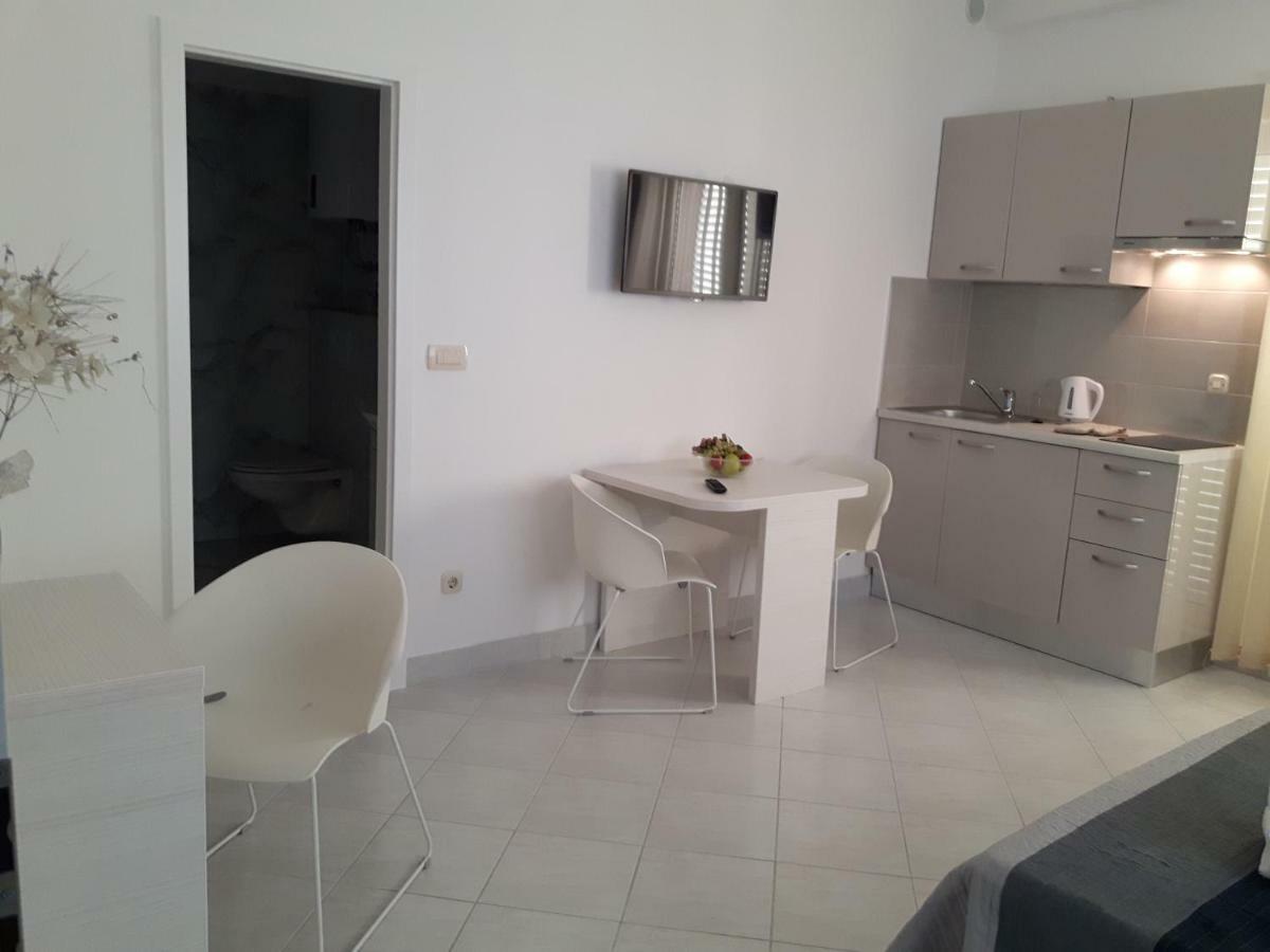 Apartments Nika Трогир Екстериор снимка