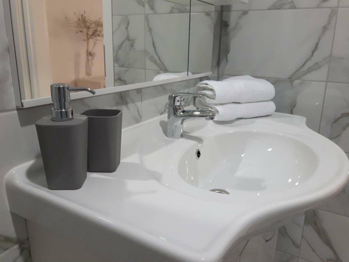 Apartments Nika Трогир Екстериор снимка