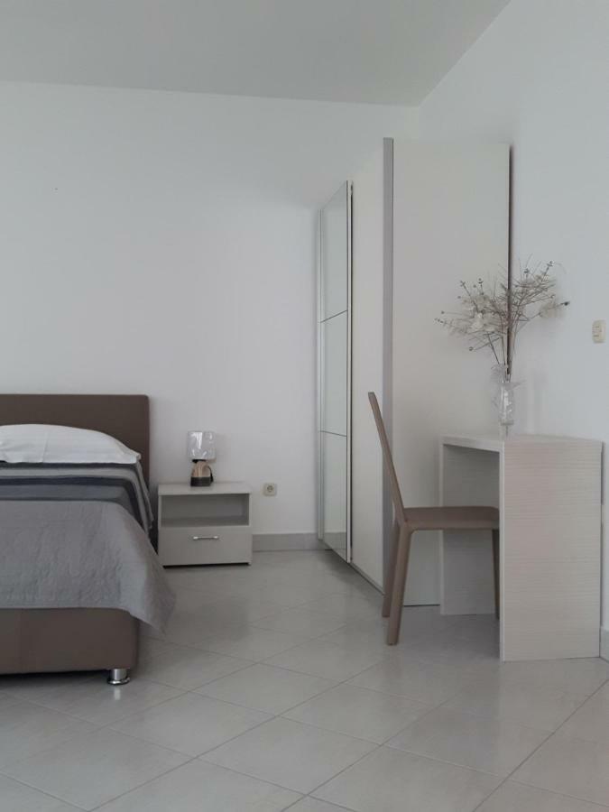 Apartments Nika Трогир Екстериор снимка