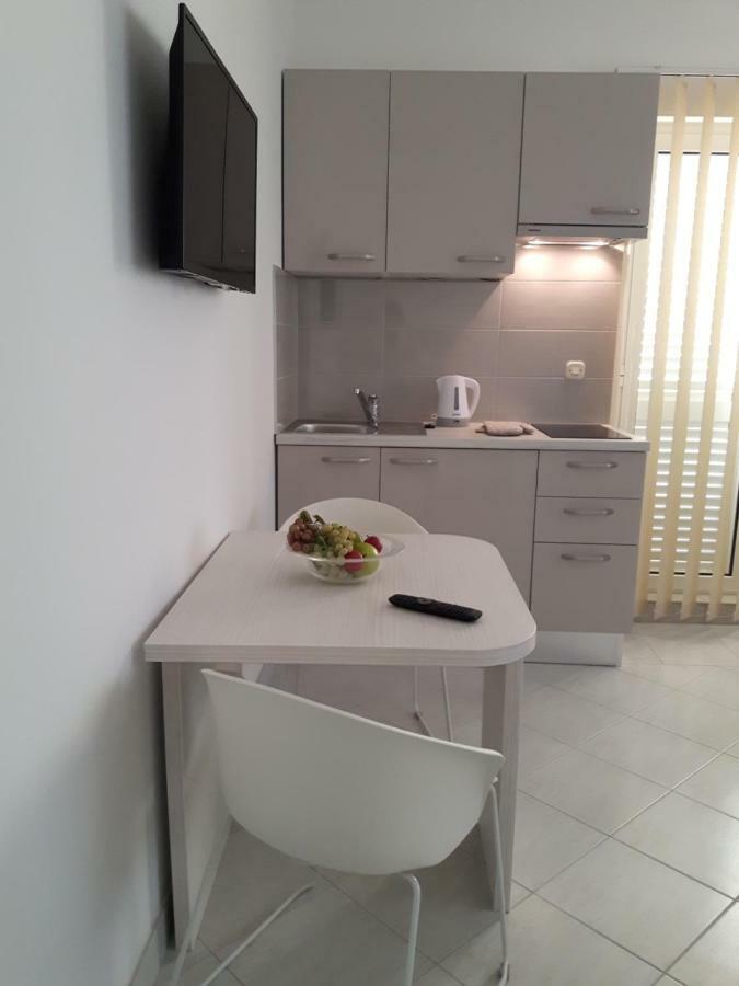 Apartments Nika Трогир Екстериор снимка