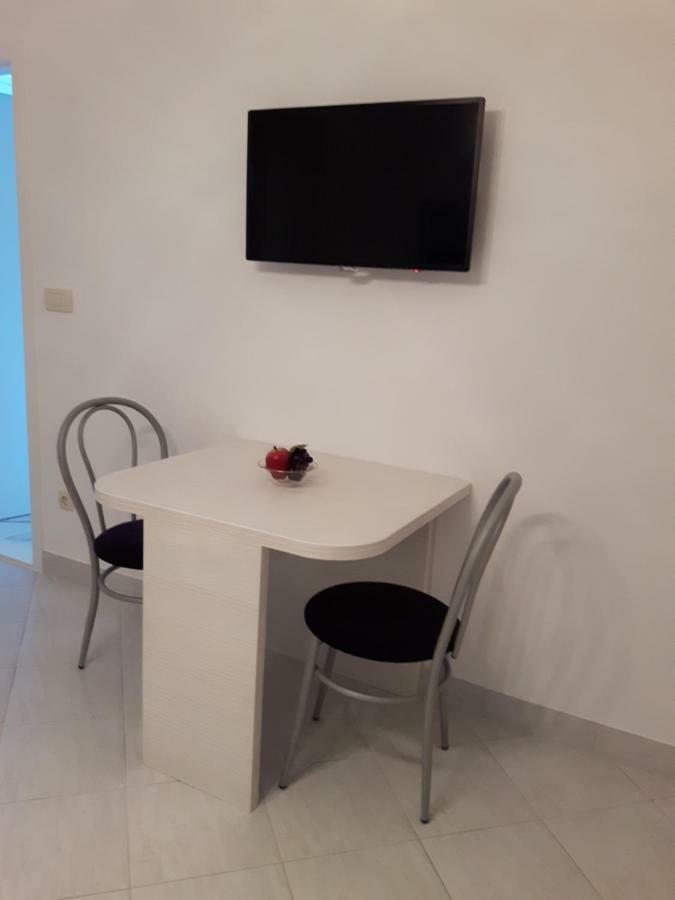 Apartments Nika Трогир Екстериор снимка