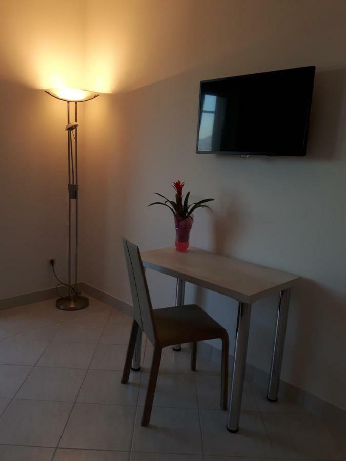 Apartments Nika Трогир Екстериор снимка