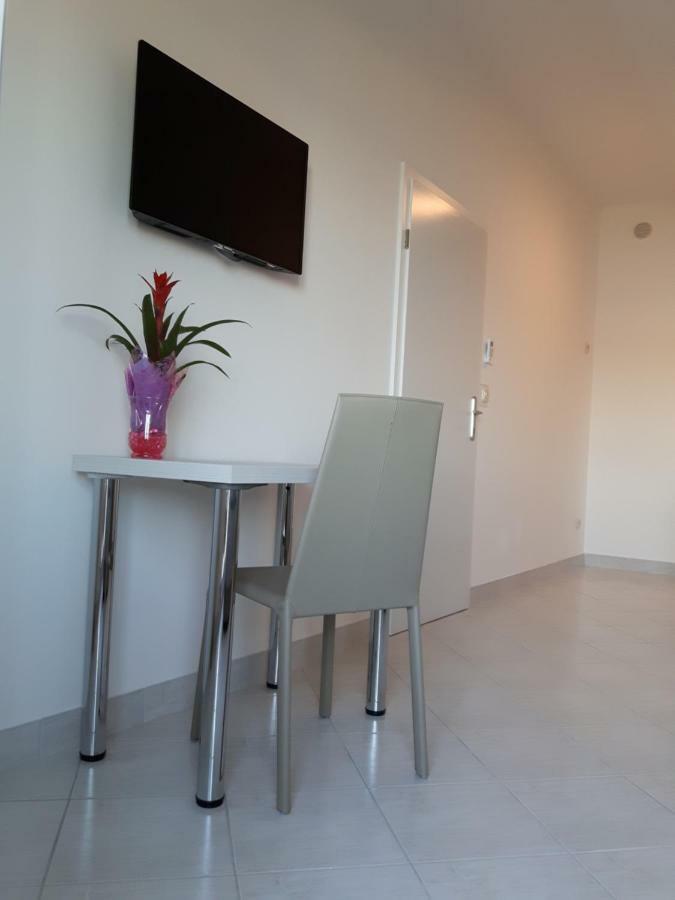 Apartments Nika Трогир Екстериор снимка