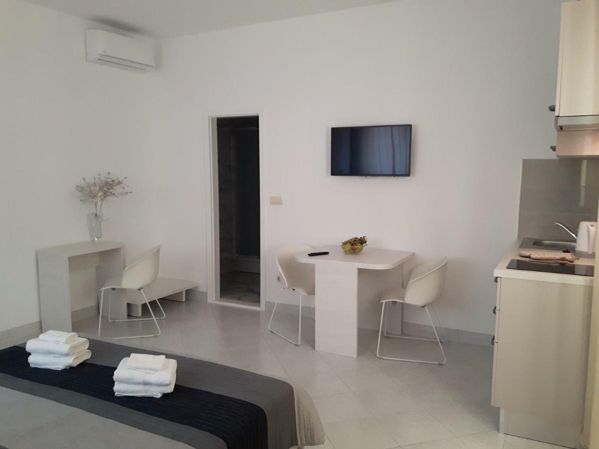 Apartments Nika Трогир Екстериор снимка