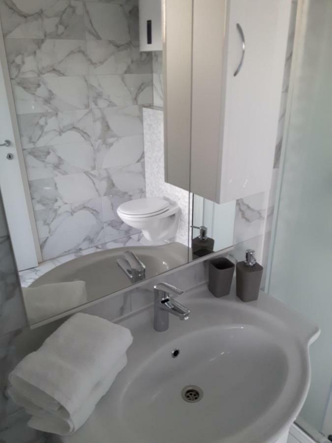Apartments Nika Трогир Екстериор снимка